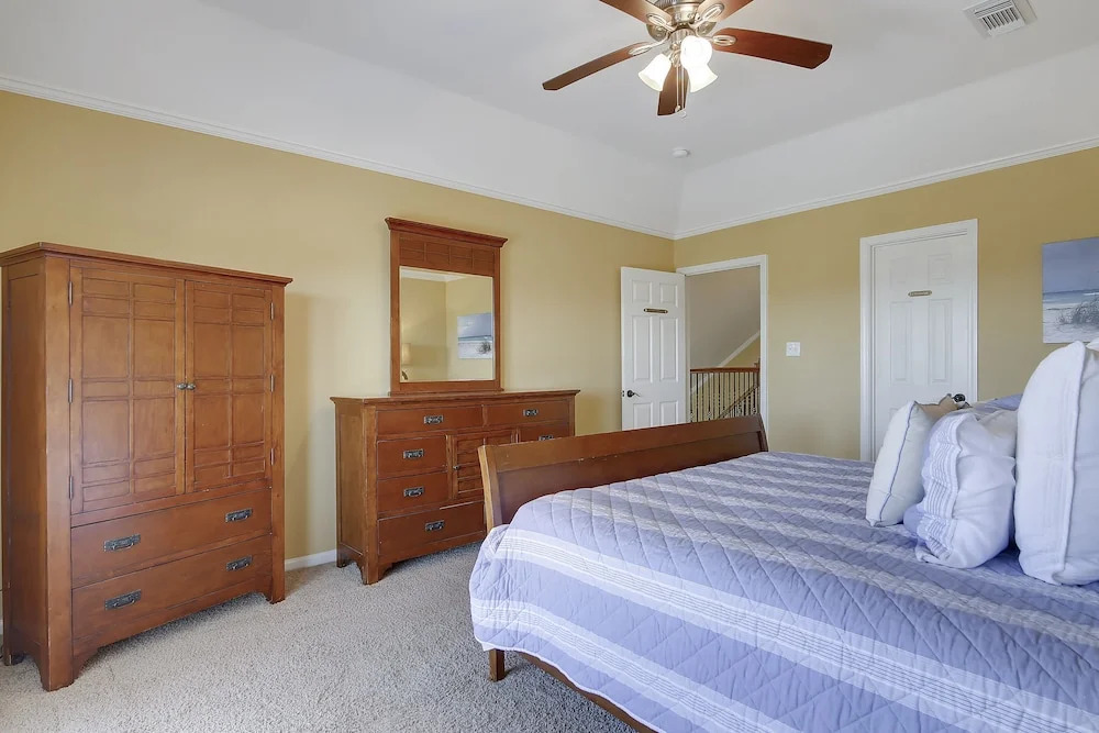 Beach Retreat 4 Bedrooms 2.5 Bathrooms Home