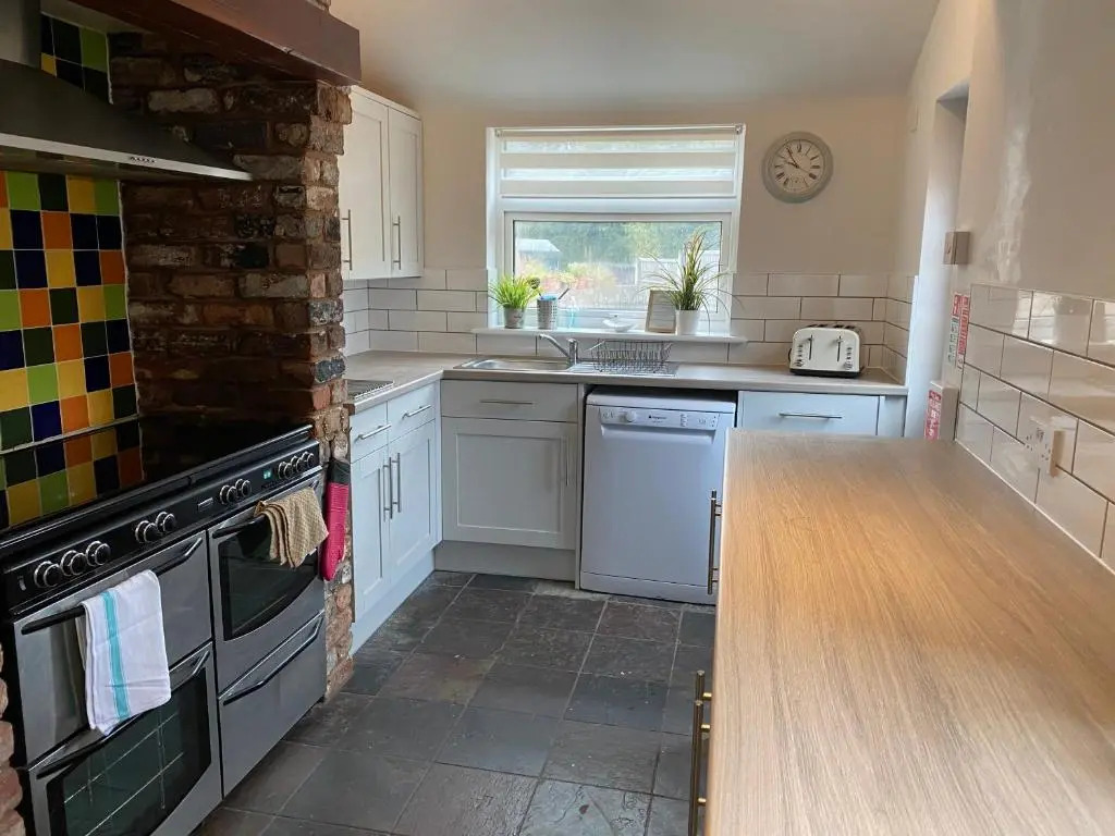 Newlyn House - Sleeps 11