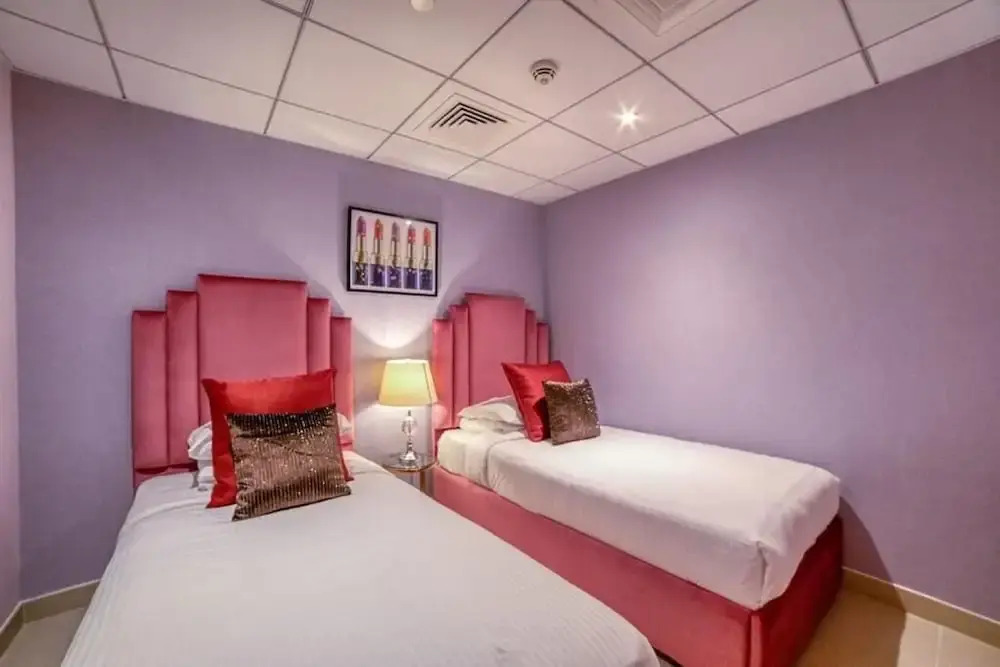 Bellavista - Spacious -1BR & Extra Room