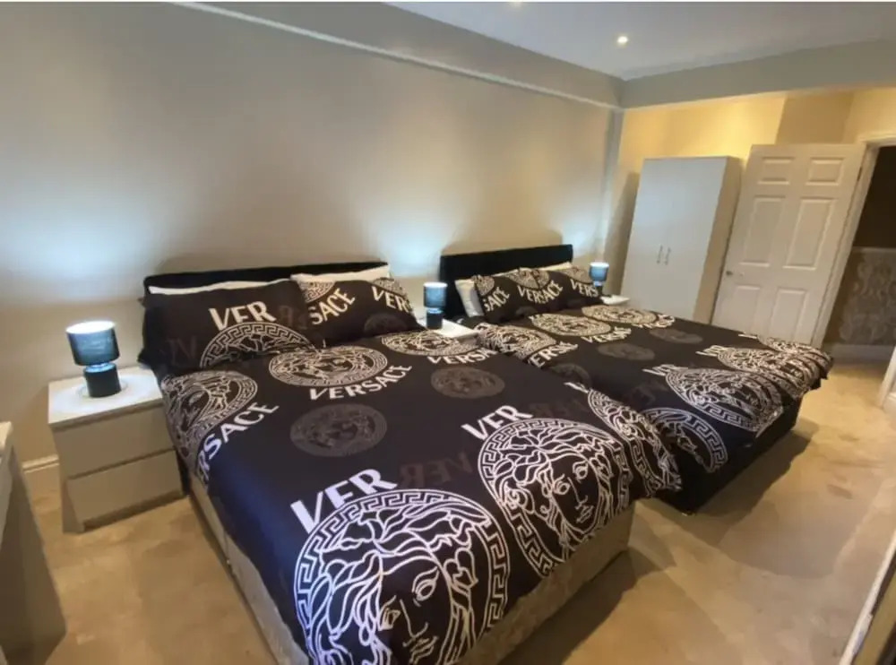Gold Apartment