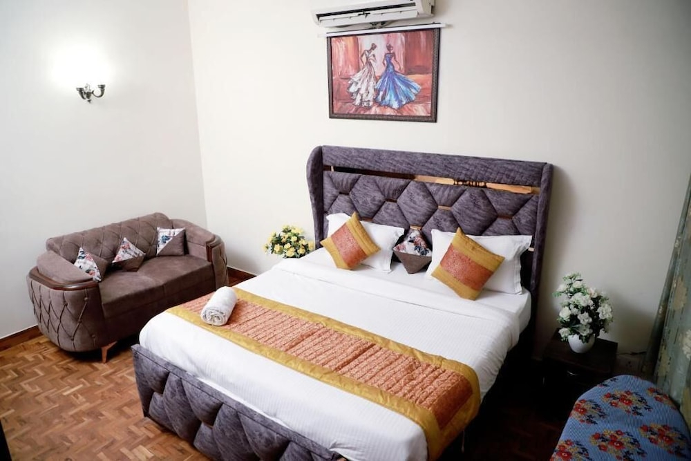Fortune Home Service Apartment 3Bhk,E-28 1B Saket