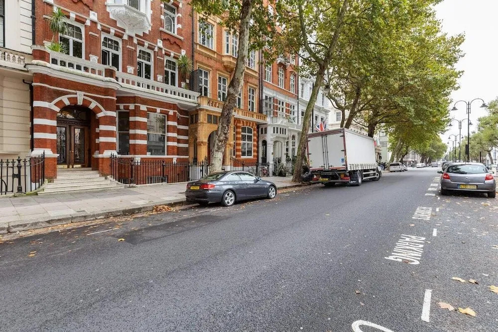 Stunning 2 Bed Apt, Sleeps 3 in Kensington