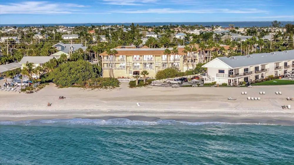 Oceanview 3B Condo w Beach Access Heated Pool