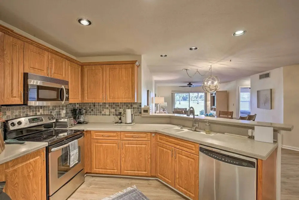 St Pete Condo w/ Heated Pool - 3 Miles to Beach!