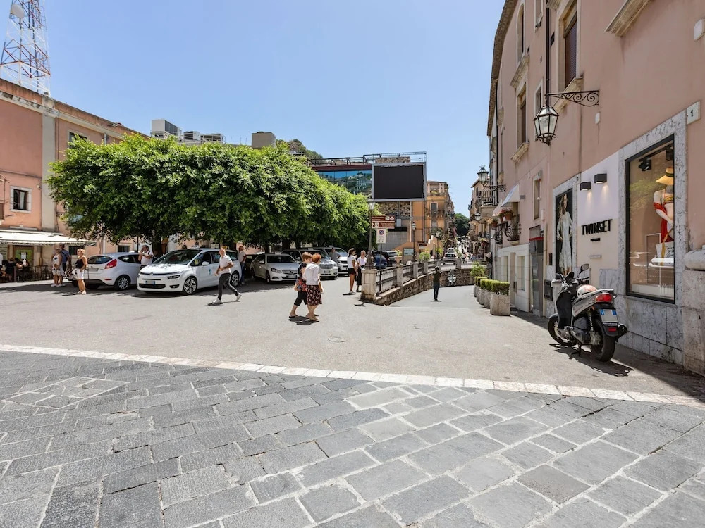 Central Apartment in Taormina Near the Sea