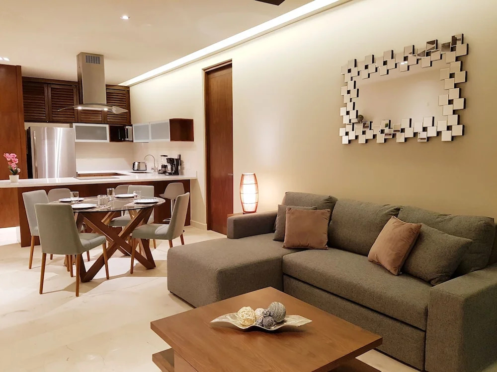 Cozy 1 BR apartment steps away from the Beach by Happy Address