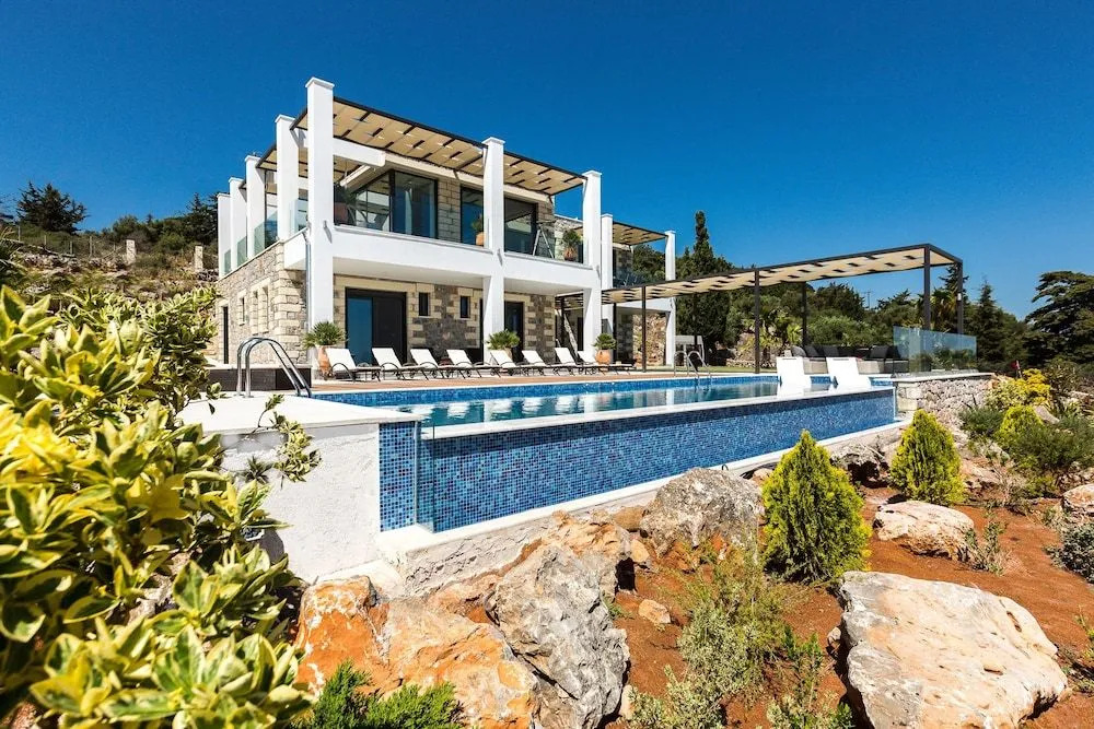 Villa Blue Skyline