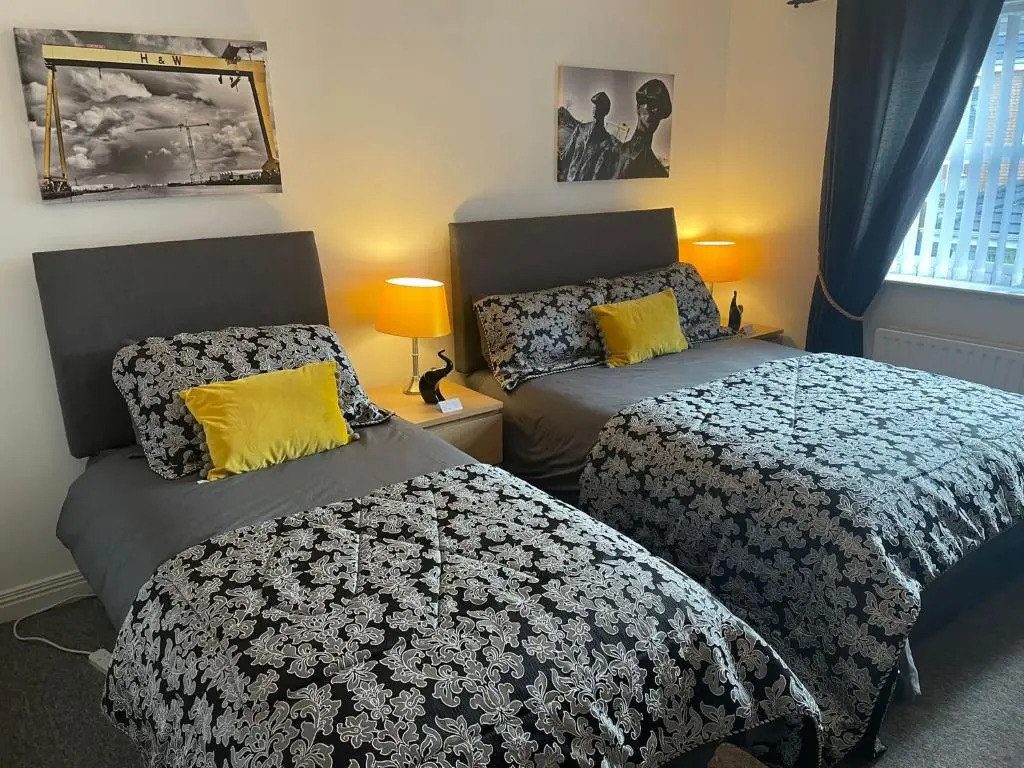 Luxury Portrush Holiday Homes - The Green, Portrush Sleeps 12 - 5 bedrooms