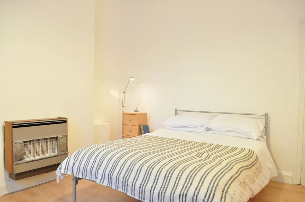 Lovely Spacious Central 3 Bedroom Apartments