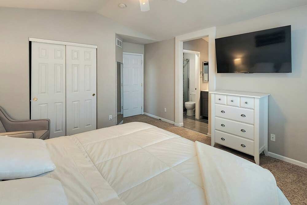 Littleton Home w/ Deck - 24 Mi to Denver!