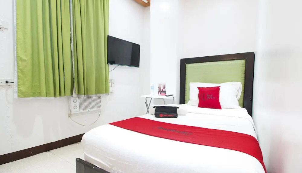 RedDoorz @ Real Fatima Tacloban