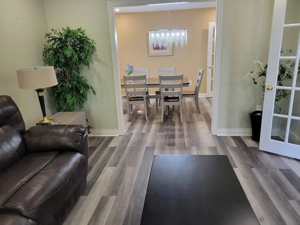 Doctor's Lounge - An Executive Home in Niagara