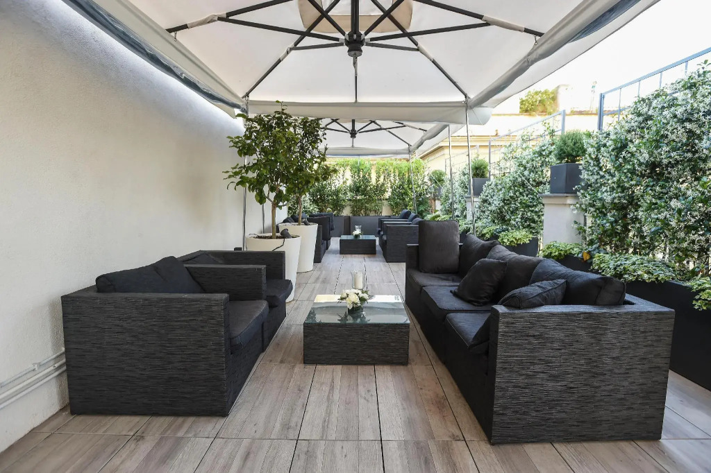 Terrace Pantheon Relais