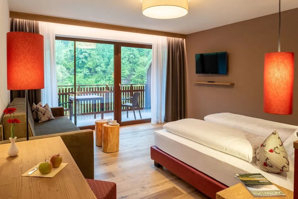 River Hotel Post