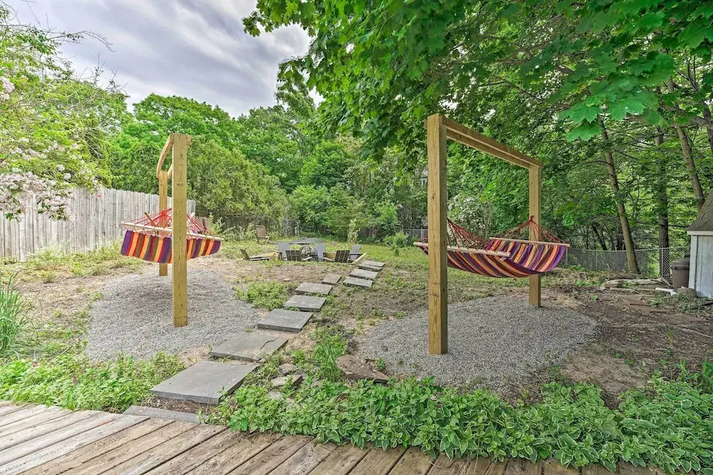 Lake Michigan Hideaway: Pool, Steps to Beach!