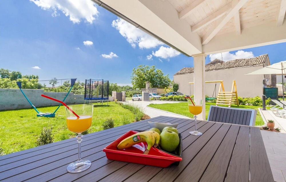 Three-Bedroom Holiday Home In Cetinici