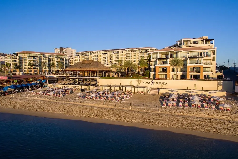 Spacious One Bedroom Suites With Kitchen, Bay Views & Access to Outdoor Pools