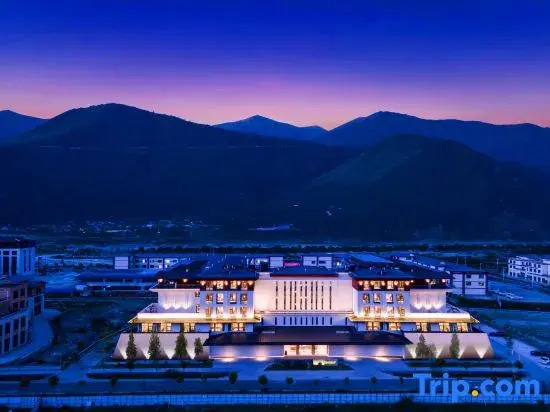 LinZhi Joy Crown Resort hotel