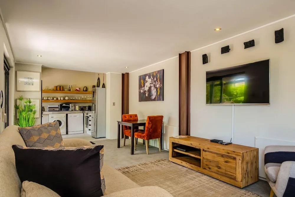 Compact Ground Floor Apartment With Private Garden and Pool 17 G Lower