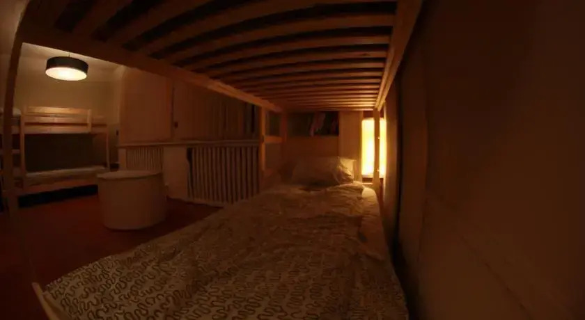 Bedeker Hostel