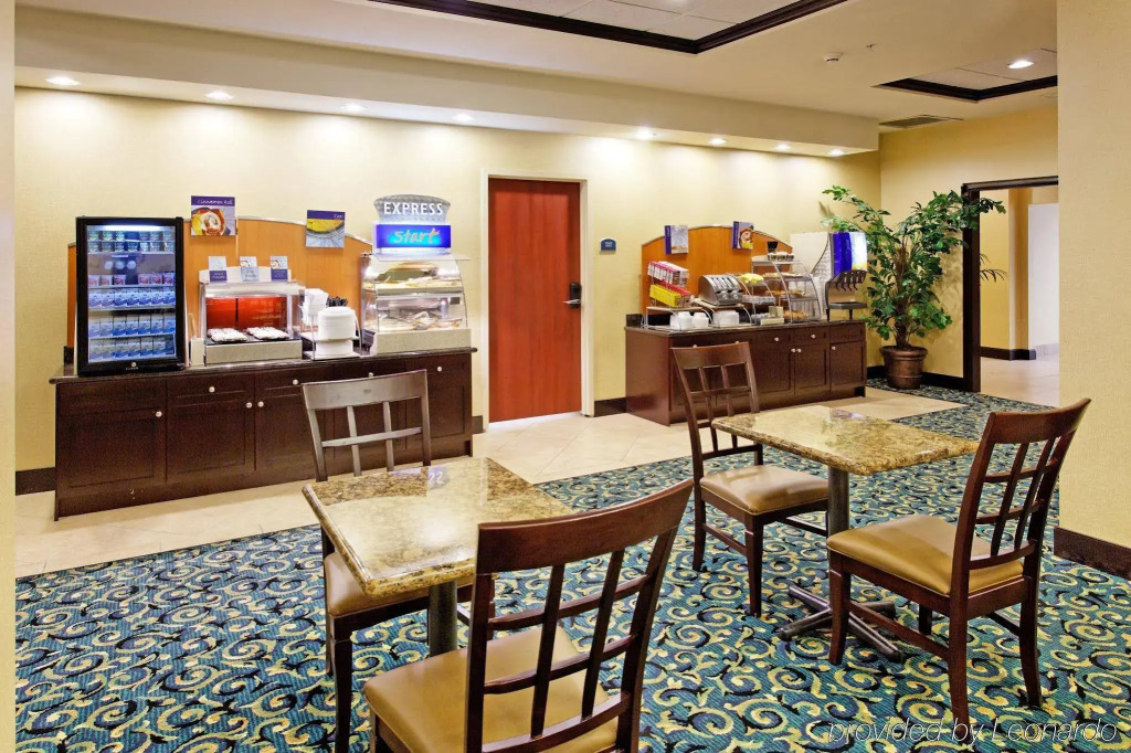 Holiday Inn Express & Suites Cookeville by IHG