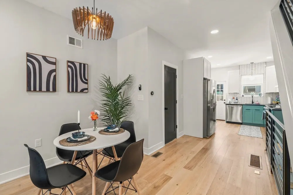 Stylish Near Stadiums & Nightlife Game Room