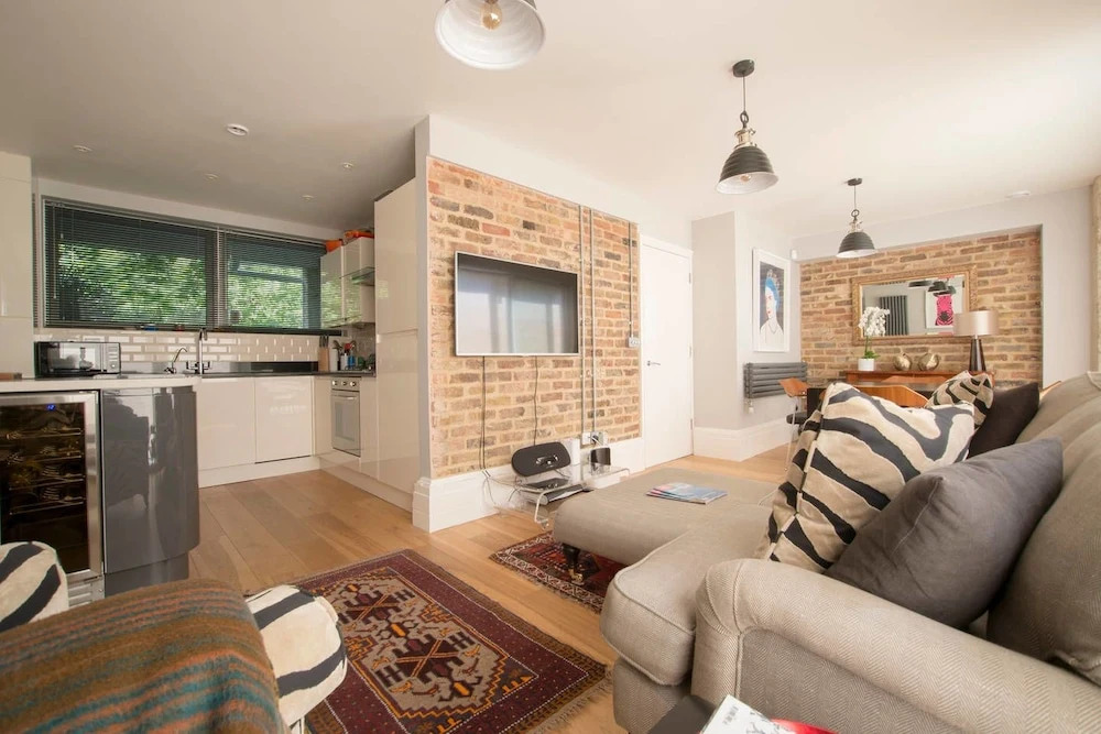 Chic 2 Bedroom Garden House in Dalston