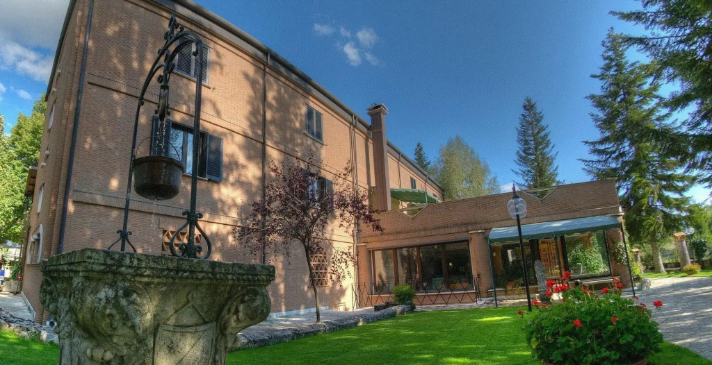 LH Albergo il Picchio