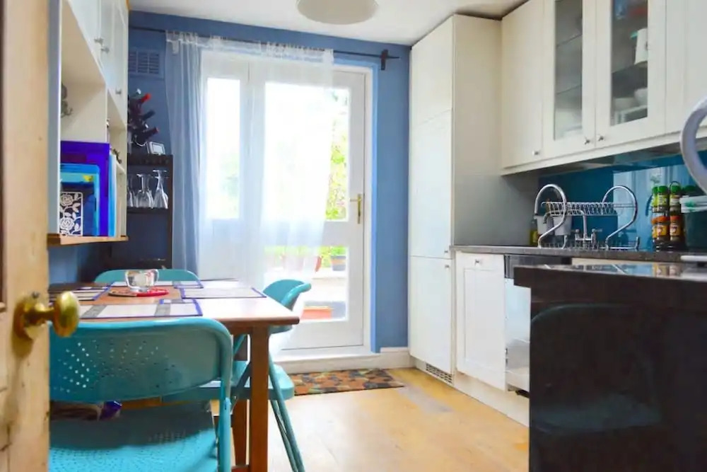 2 Bedroom Apartment With Roof Terrace in Camden
