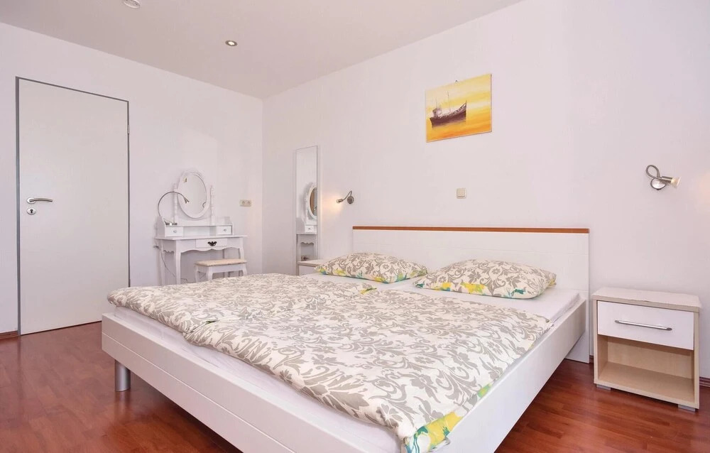 Awesome Home in Pisak With Wifi and 2 Bedrooms
