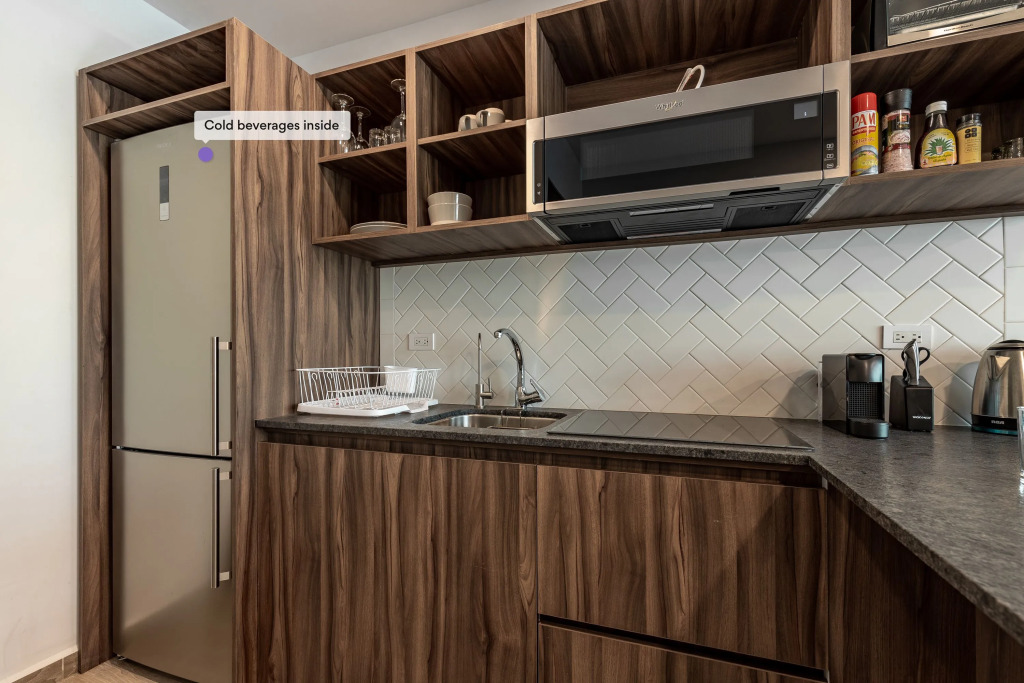 Casai Roma 1 BR Bright Condo