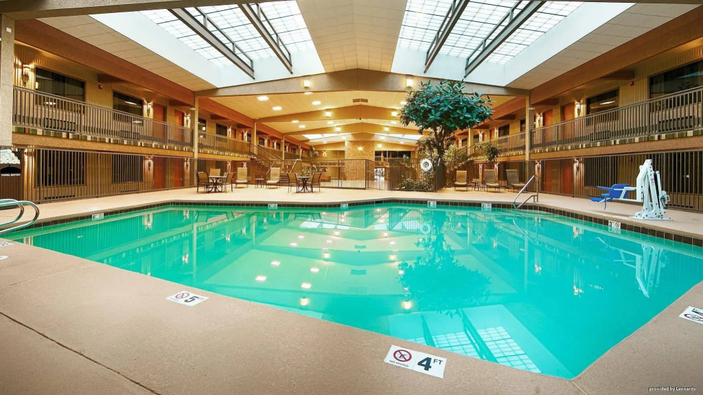 Best Western Plus Raton Hotel
