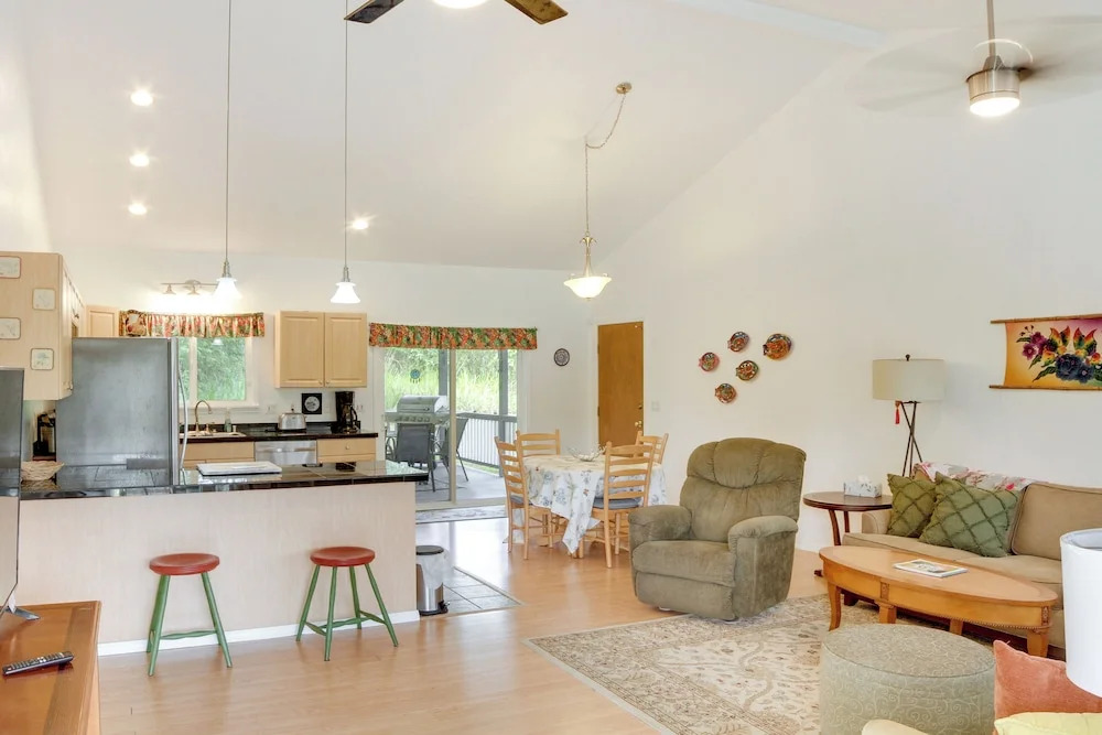 Paradise Park Vacation Rental ~ 4 Mi to Shoreline!
