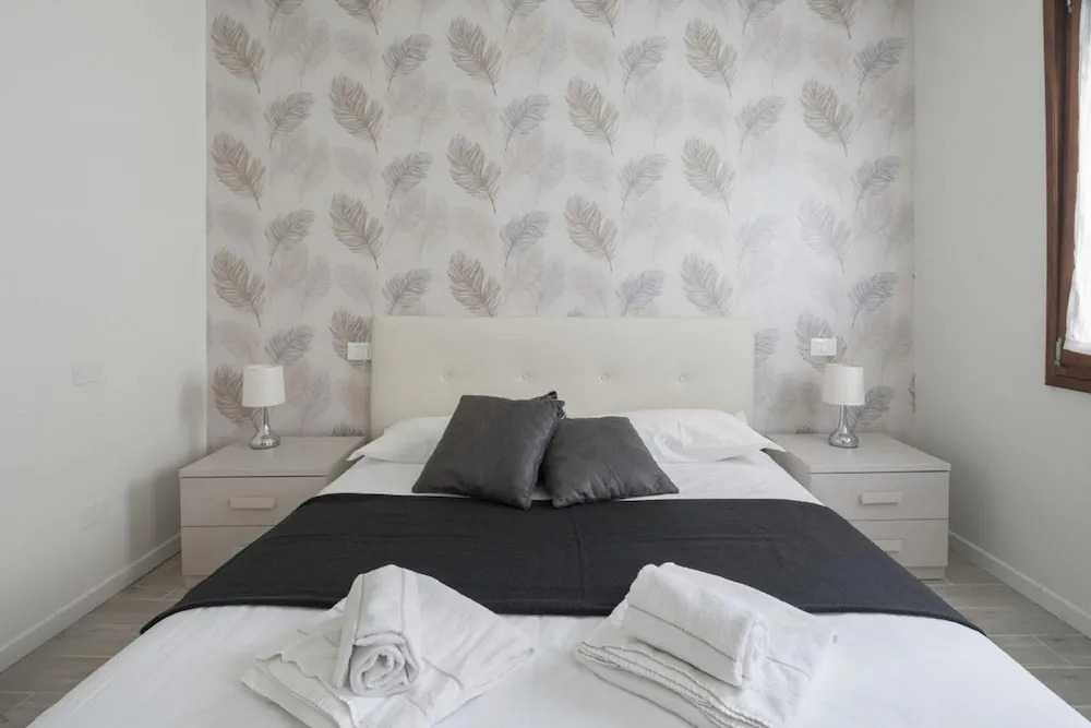 San Marco Style Canal View Apt 1 by Wonderful Italy
