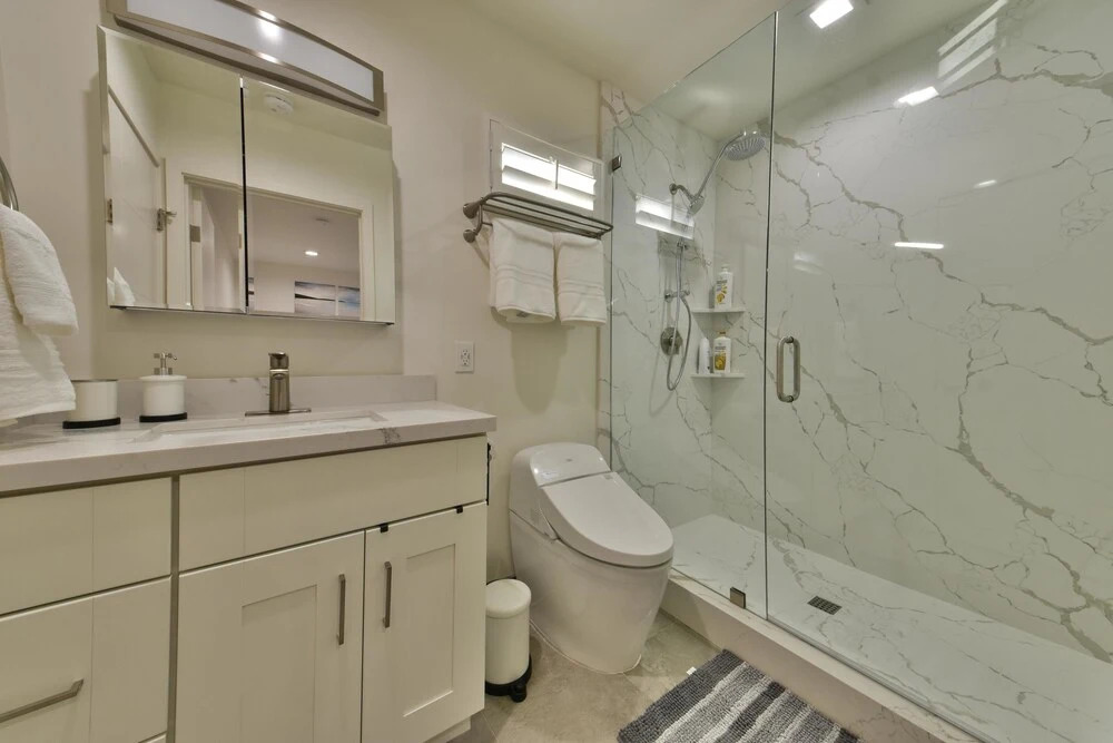 1244#4 Contemporary & Visually Stunning Beach Home, Sleeps 4