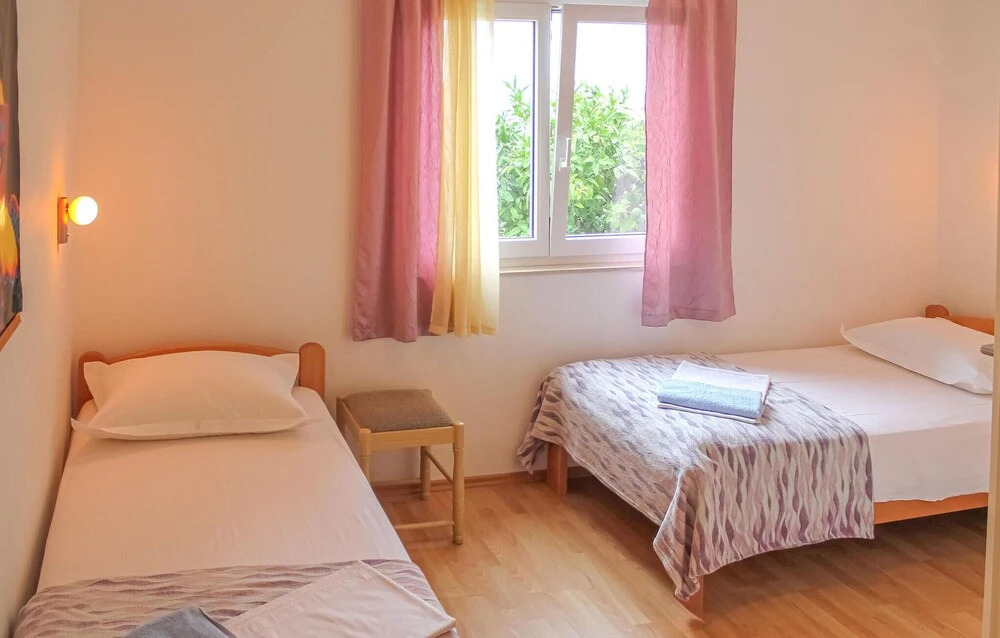 Stunning Apartment in Podgora With 2 Bedrooms and Wifi