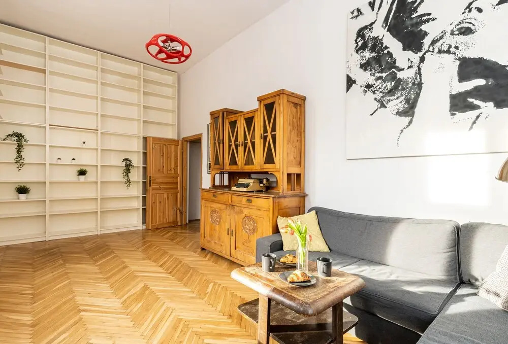 WS 3-Bedroom Old Town Apartment