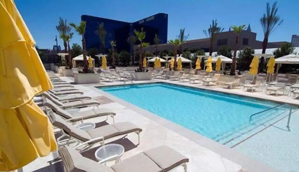 Jet Luxury Resorts @ The Signature Condo Hotel
