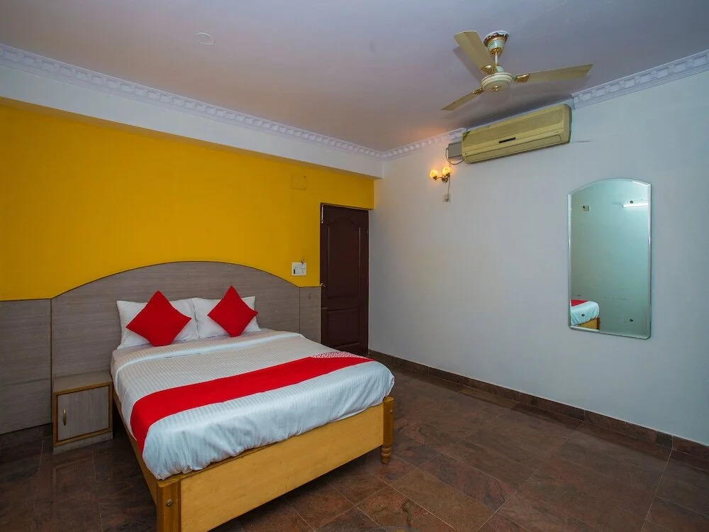 OYO 16123 Chandana Deluxe