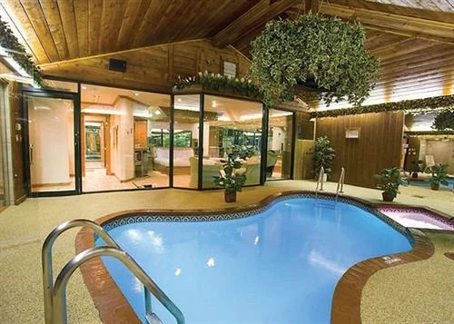 Sybaris Pool Suites