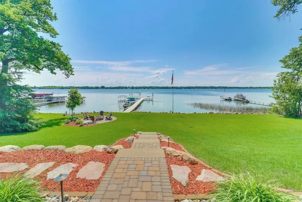 Villa on Lake Darling: Fire Pit, Deck & BBQ