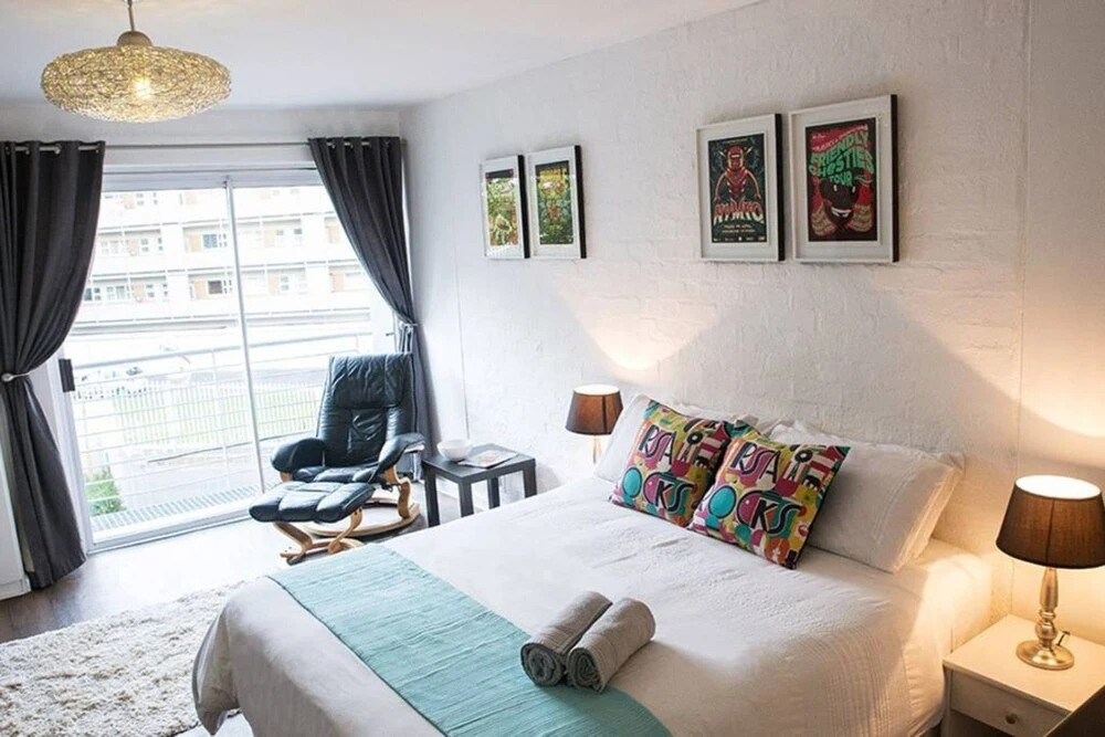 Minimalistic Green Point Studio Apartment