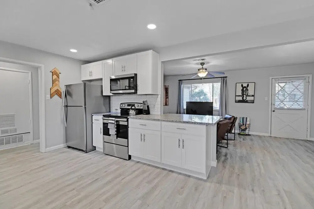Beautiful Pet Friendly Home In Central Location! 4 Bedroom Home by Redawning