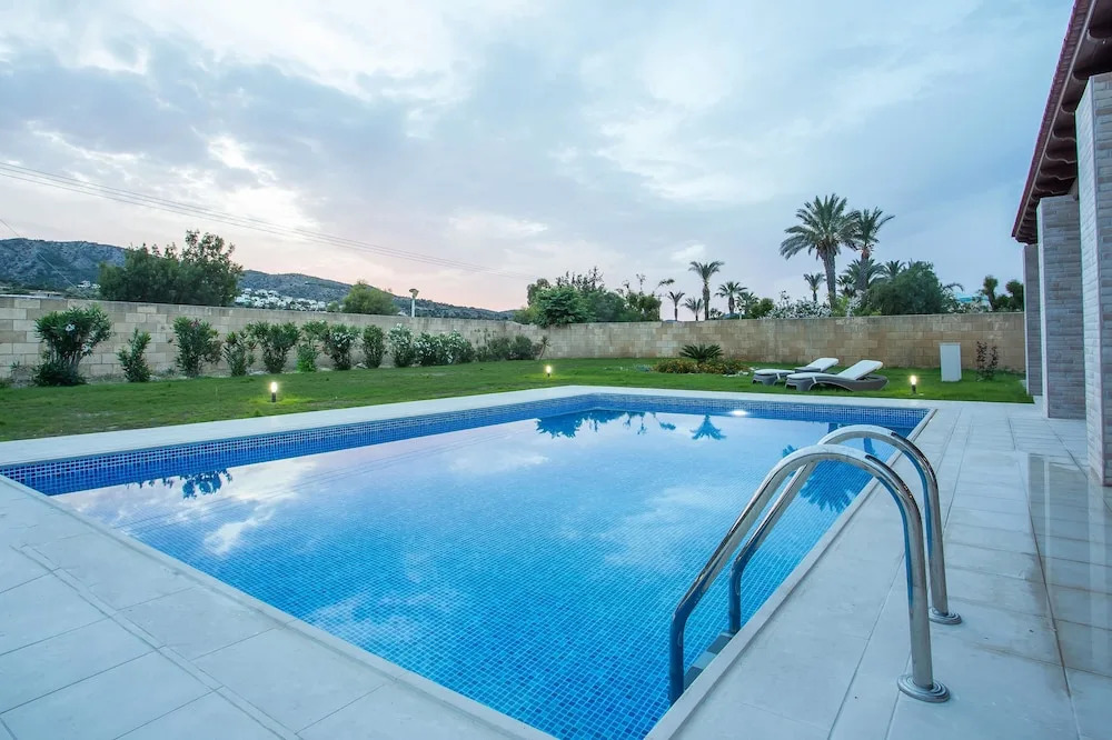 Kalathos Villa