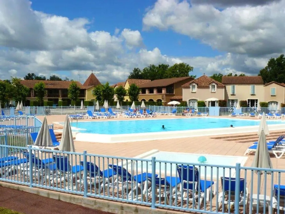 House With one Bedroom in Monflanquin, With Wonderful Lake View, Pool