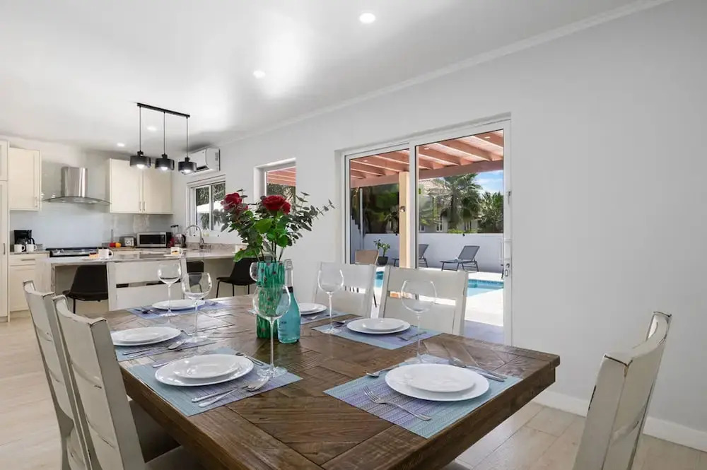 High-end Pool Getaway Upscale 5 Location BBQ