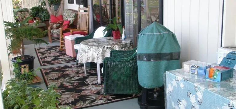 Hale-Hoola B & B