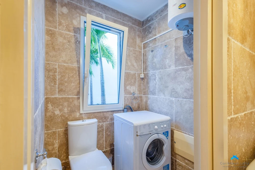Beautiful condo with sea view