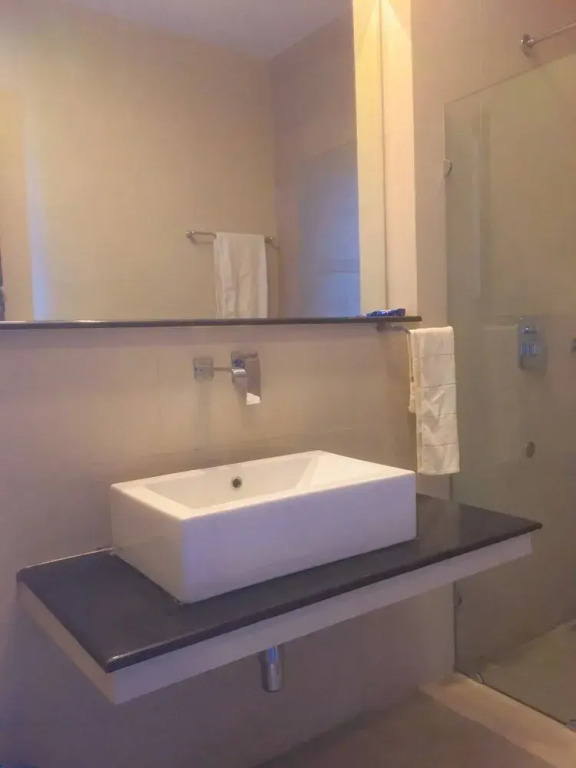 Room-cozy Guest Room F-7 Markaz Islamaba