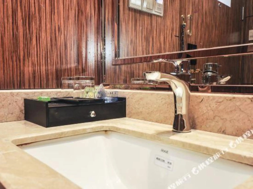 Zhoushan Pinzhu Art Hotel (Baolong Plaza)